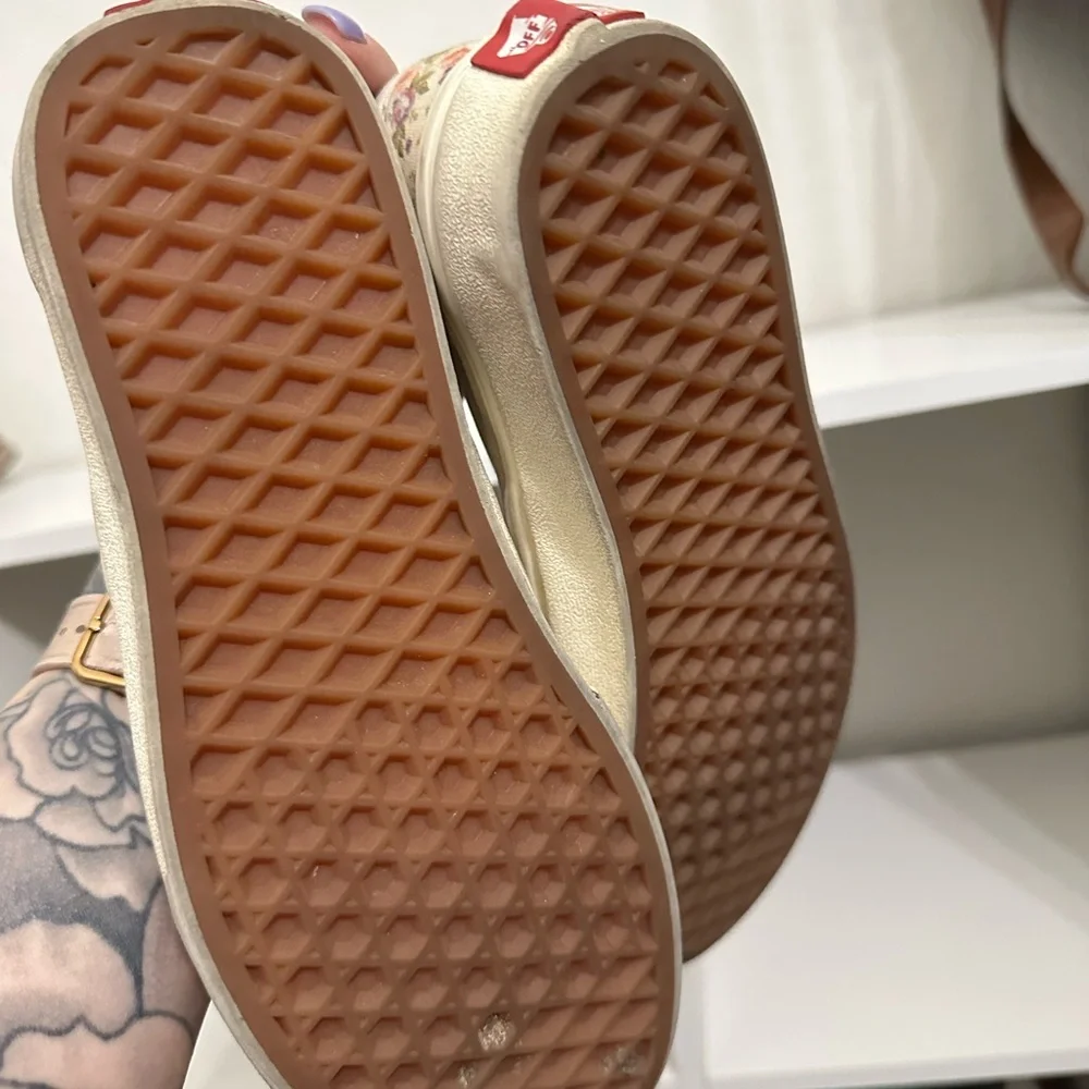 Vans Classic White Sneakers with Canvas Comfort - Picture 4 of 5